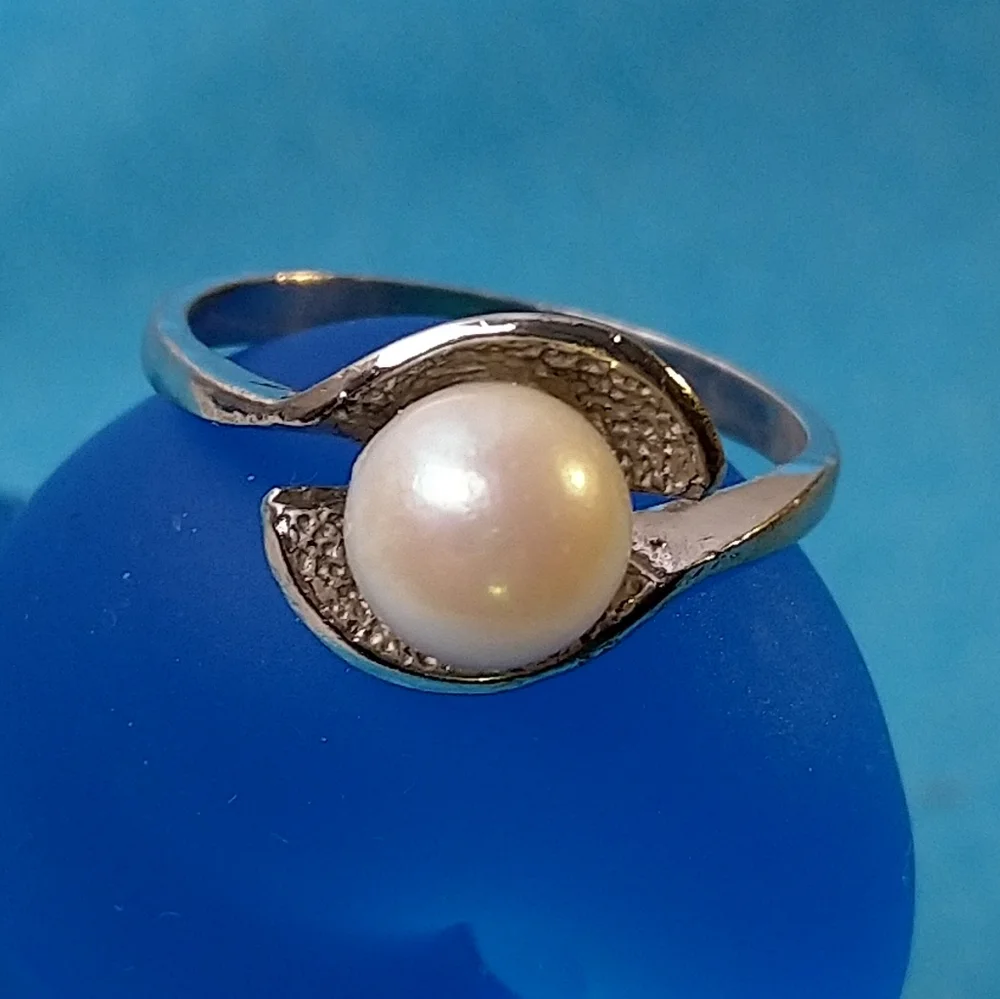 Silver Pearl Ring - Picture 1 of 5